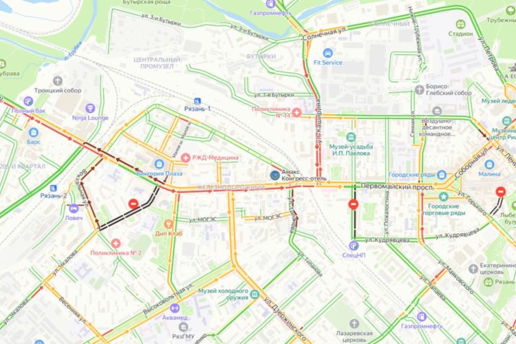 Центр Рязани "встал" в пробку из-за дорожных работ