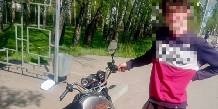 В рязанском Ряжске остановили 16-летнего водителя на мопеде В рязанском Ряжске остановили 16-летнего водителя на мопеде