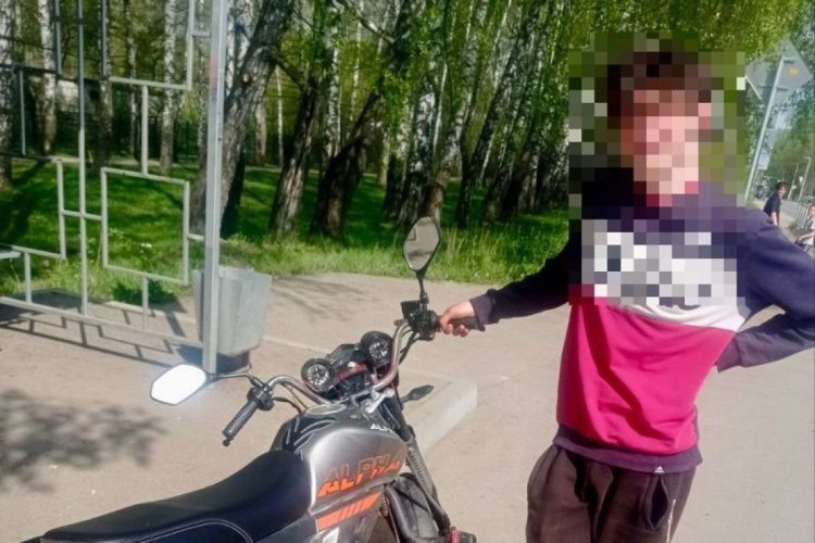 В рязанском Ряжске остановили 16-летнего водителя на мопеде