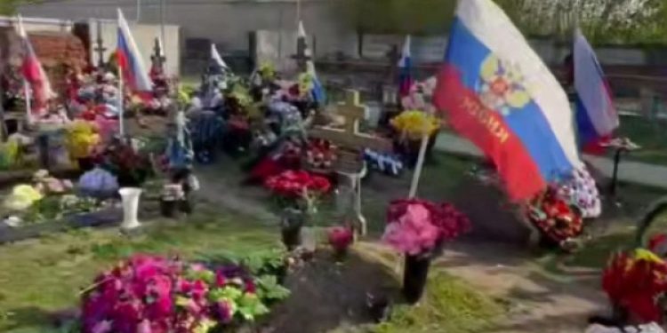 В рязанском Скопине неизвестные украли боевые флаги с могил участников спецоперации