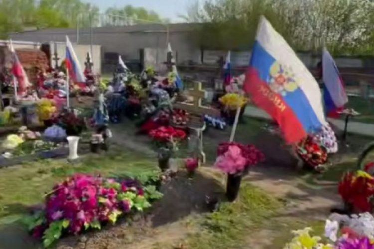 В рязанском Скопине неизвестные украли боевые флаги с могил участников спецоперации