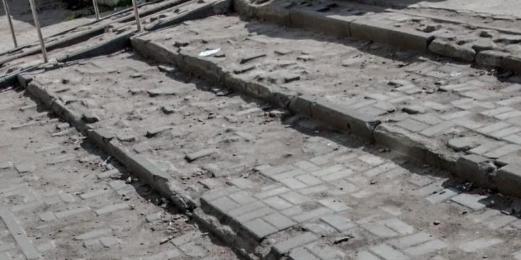 Горожане пожаловались на состояние лестницы на рязанской площади Театральной