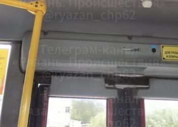 Водитель рязанской маршрутки №47 зажал дверьми голову пассажирки