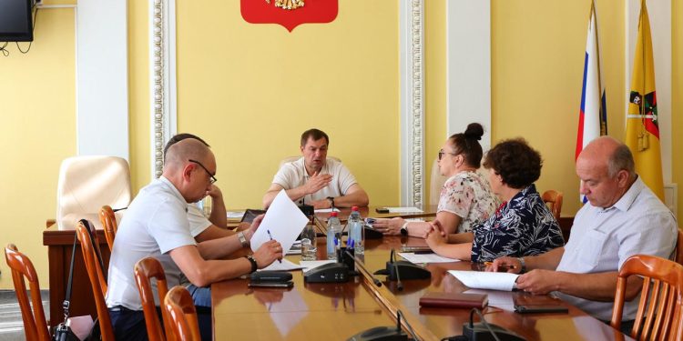 Рязанцы пожаловались Артемову на нерасселение из аварийного жилья Рязанцы пожаловались Артемову на нерасселение из аварийного жилья