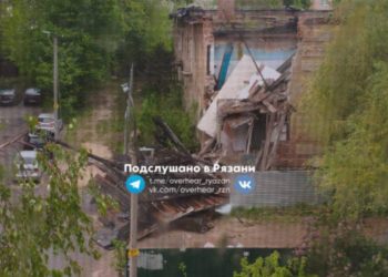 В Рязани на проезде Грибоедова у дома обрушилась крыша В Рязани на проезде Грибоедова у дома обрушилась крыша