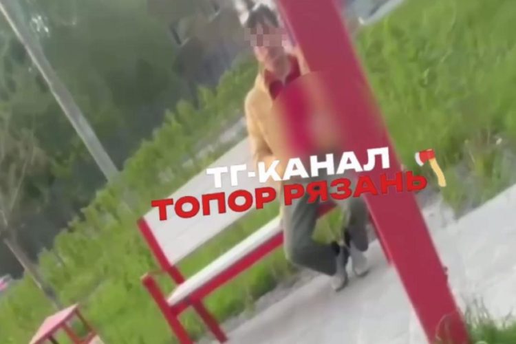 На рязанском бульваре Победы засняли онаниста