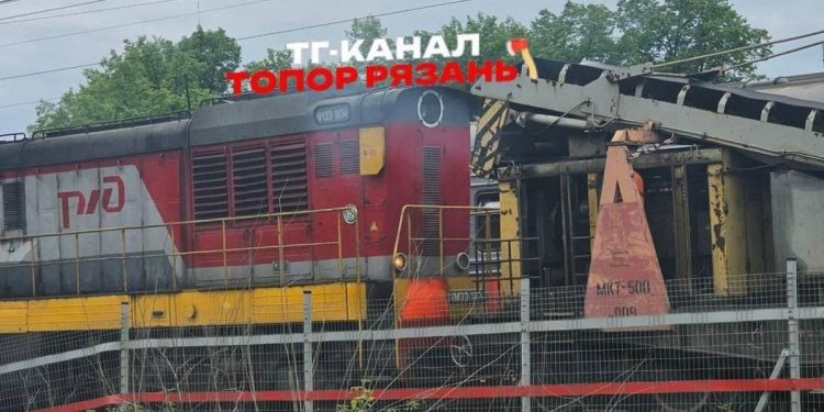 На железнодорожном переезде в Рязани сломался тепловоз