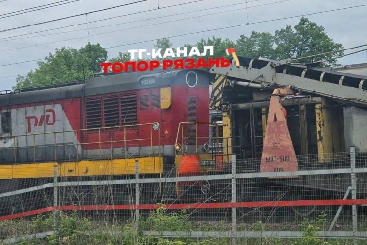 На железнодорожном переезде в Рязани сломался тепловоз