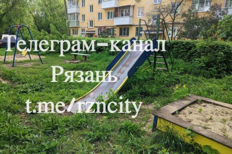Рязанцы сообщили об опасной детской площадке на улице Пушкина