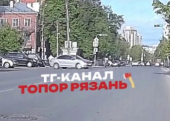 На улице Семинарской мотоциклист врезался вв легковушку На улице Семинарской мотоциклист врезался вв легковушку