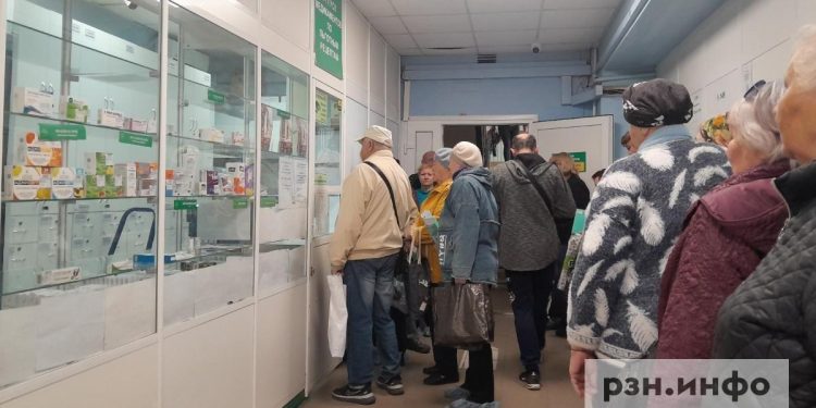 Рязанцы пожаловались на огромную очередь за льготными лекарствами в поликлинике №11 Рязанцы пожаловались на огромную очередь за льготными лекарствами в поликлинике №11