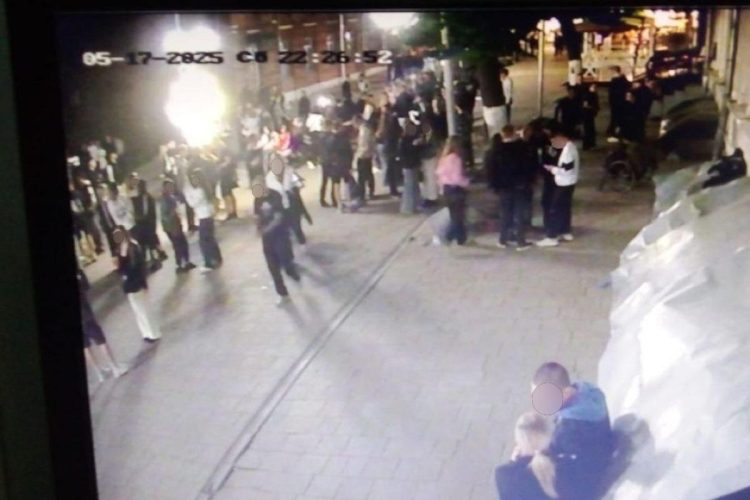 Рязанцы выразили недовольство толпой подростков в центре города вечером