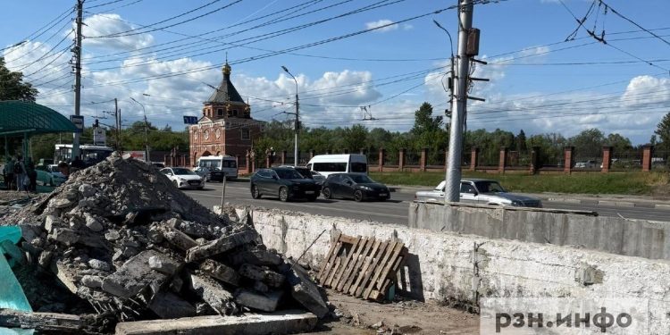 Горожане пожаловались на отсутствие навигации около ремонтируемого перехода у рязанского ТД «Барс»
