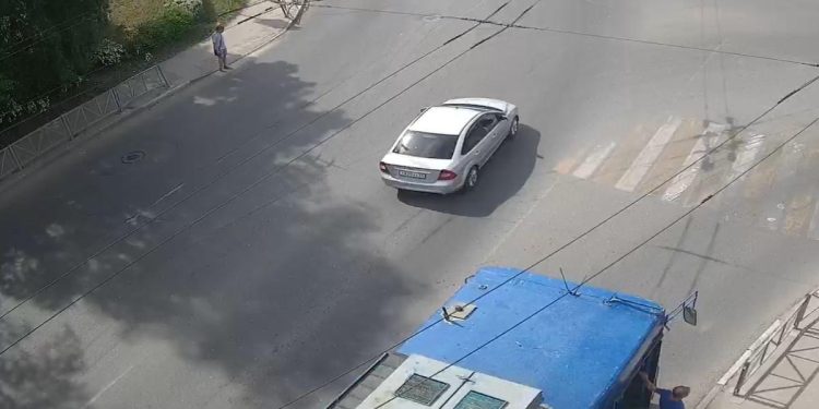 В рязанской Горроще образовалась пробка из-за обрыва троллейбусных проводов