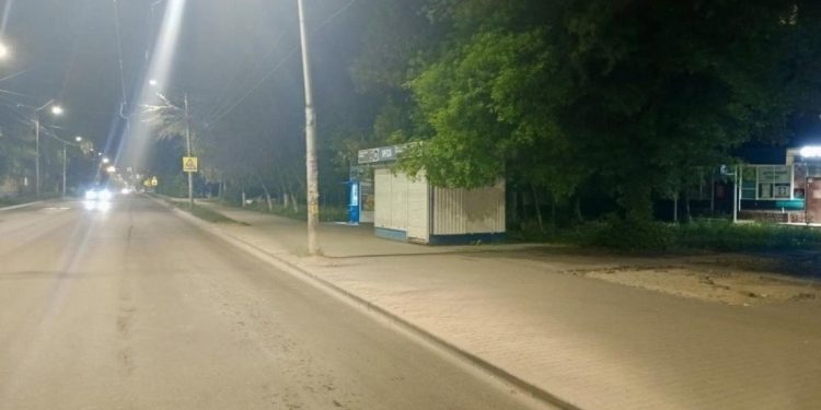 На улице Октябрьской 36-летний пассажир выпал из маршрутки