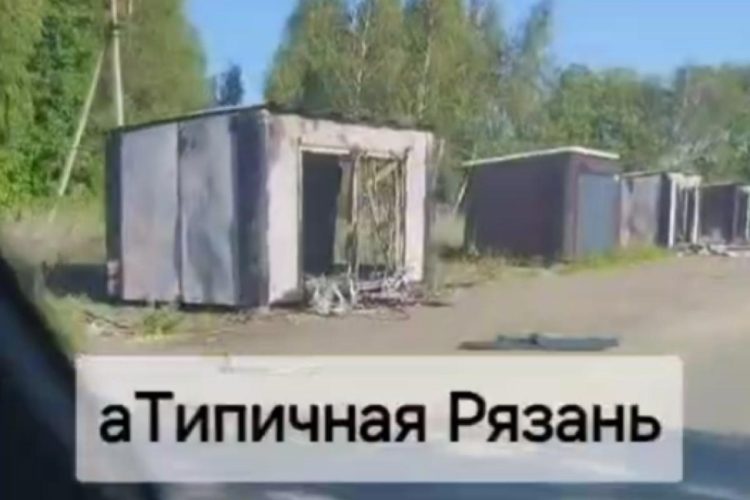 Около рязанского Богородского кладбища сгорели 8 новых павильонов