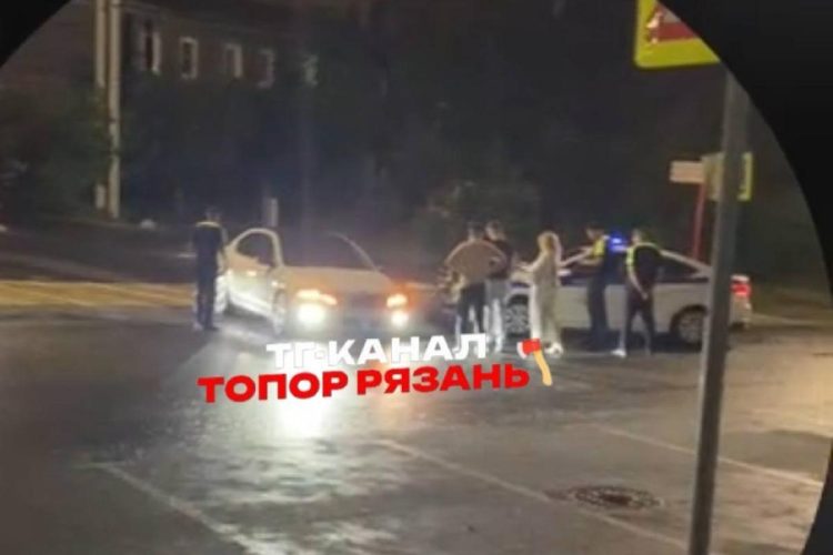 В Рязани полицейский врезался в "Шкоду"