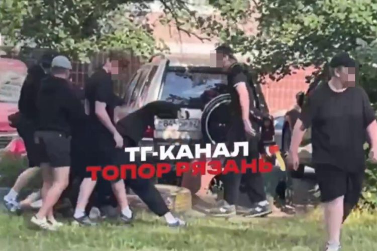 В рязанской Дашково-Песочне толпа агрессивных подростков напала на мужчину