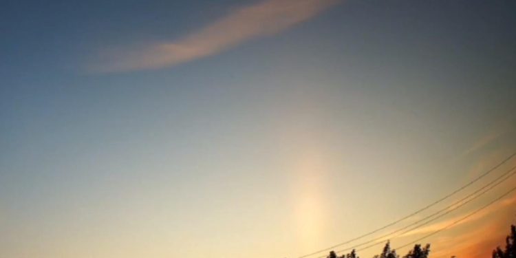 В небе над Рязанским регионом запечатлели световой столб В небе над Рязанским регионом запечатлели световой столб