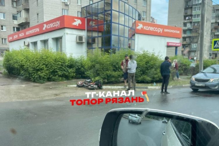 В Сети появилось фото с места ДТП со сбитым человеком на улице Бирюзова