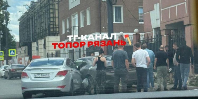 Около Рязанского кремля столкнулись три автомобиля