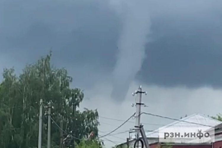 В рязанском Ухолове запечатлели смерч