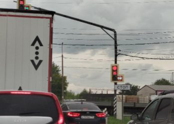 Рязанские водители пожаловались на сломанный светофор на выезде на Южную окружную дорогу