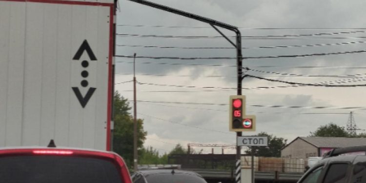 Рязанские водители пожаловались на сломанный светофор на выезде на Южную окружную дорогу