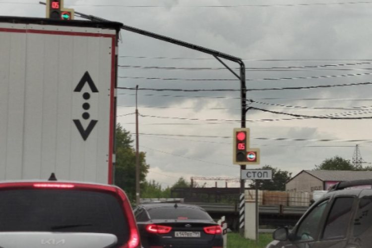 Рязанские водители пожаловались на сломанный светофор на выезде на Южную окружную дорогу