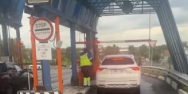 Рязанские водители пожаловались на систему RFID-меток на платном путепроводе, которая не работает