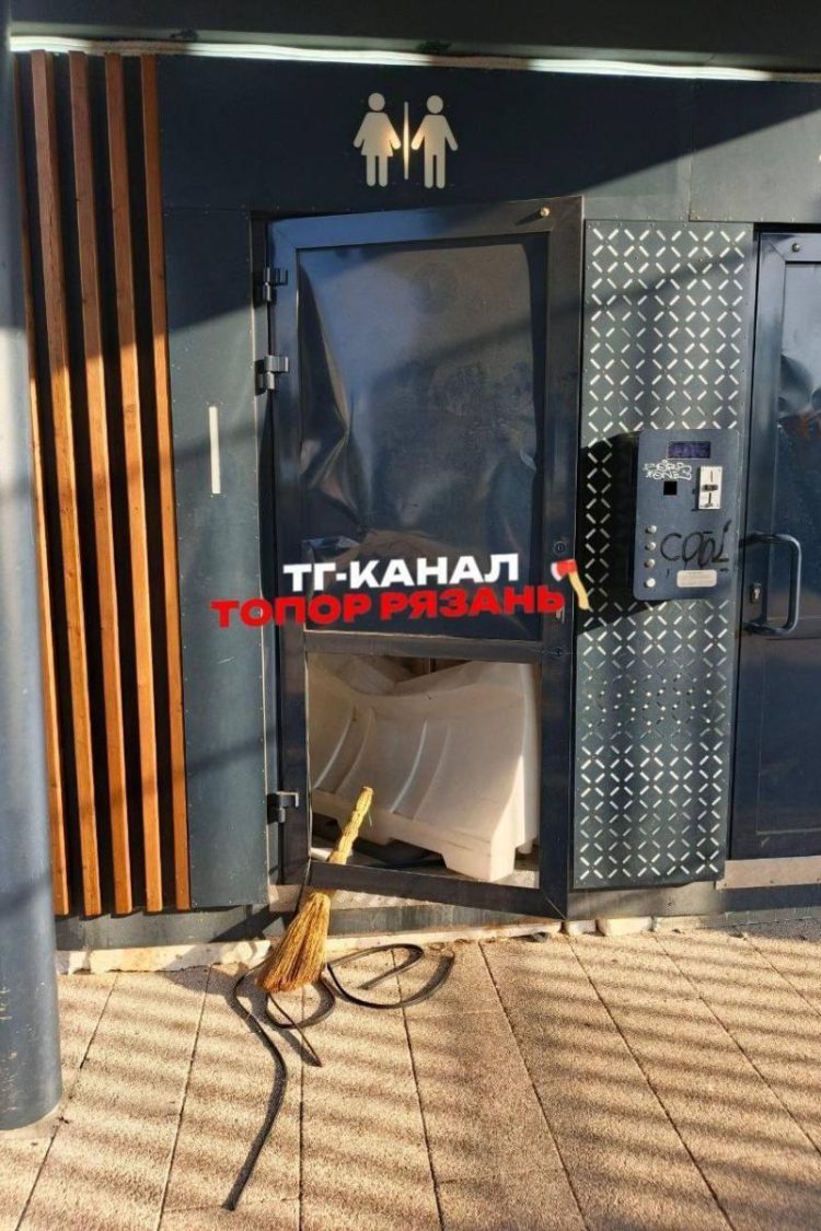 Рязанцы пожаловались на сломанный общественный туалет на Лыбедском бульваре