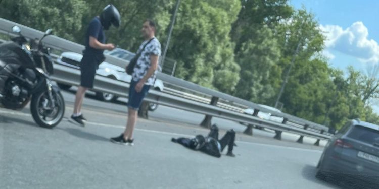 На Северной окружной водитель легковушки сбил мотоциклиста На Северной окружной водитель легковушки сбил мотоциклиста