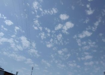 Рязанский метеоролог заснял редкие хлопьевидные облака над городом Рязанский метеоролог заснял редкие хлопьевидные облака над городом