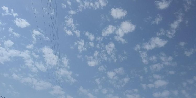 Рязанский метеоролог заснял редкие хлопьевидные облака над городом Рязанский метеоролог заснял редкие хлопьевидные облака над городом