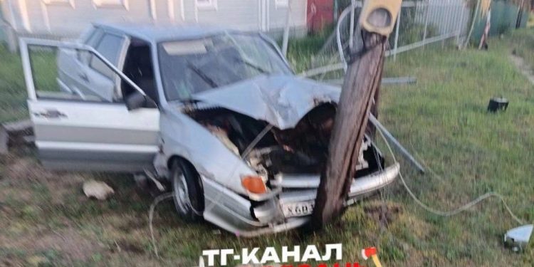 В Касимовском округе водитель "Lada" врезался в столб, пострадал человек В Касимовском округе водитель «Lada» врезался в столб, пострадал человек