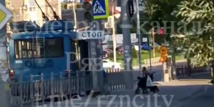 Рязанцы сообщили о водителе троллейбуса, который высадил инвалида из общественного транспорта Рязанцы сообщили о водителе троллейбуса, который высадил инвалида из общественного транспорта