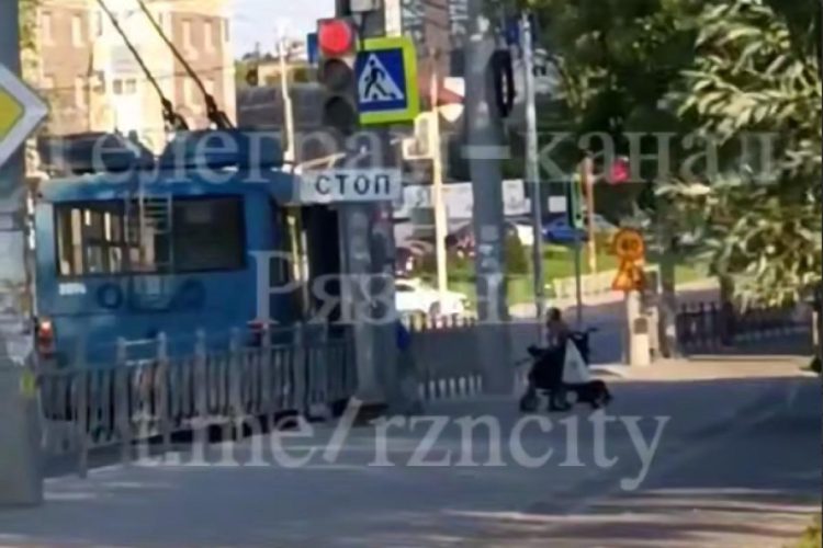 Рязанцы сообщили о водителе троллейбуса, который высадил инвалида из общественного транспорта