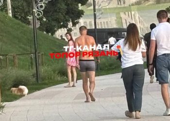 В центре Рязани засняли полуголого мужчину В центре Рязани засняли полуголого мужчину