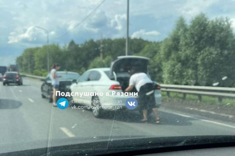 На Куйбышевском шоссе столкнулись две легковушки