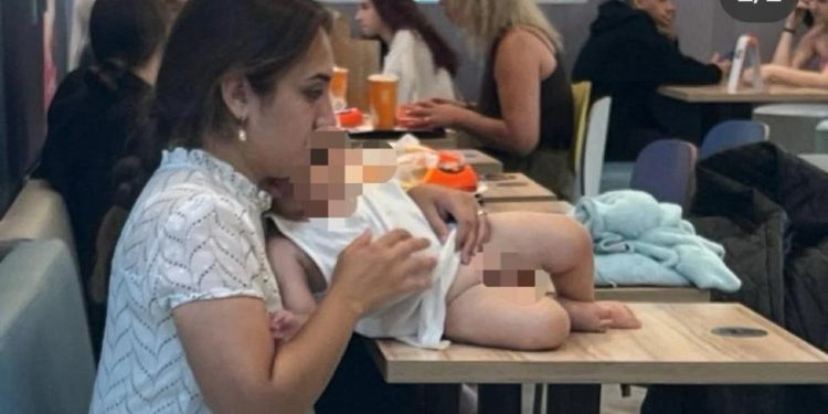 В рязанском общепите женщина посадила голого ребенка на обеденный стол В рязанском общепите женщина посадила голого ребенка на обеденный стол