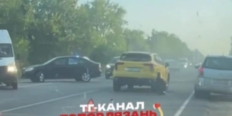 На въезде в Рязань столкнулись две легковушки