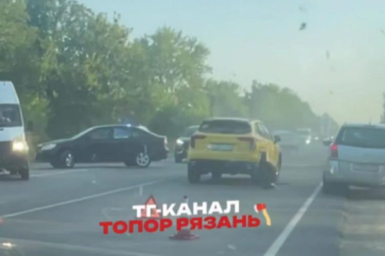 На въезде в Рязань столкнулись две легковушки