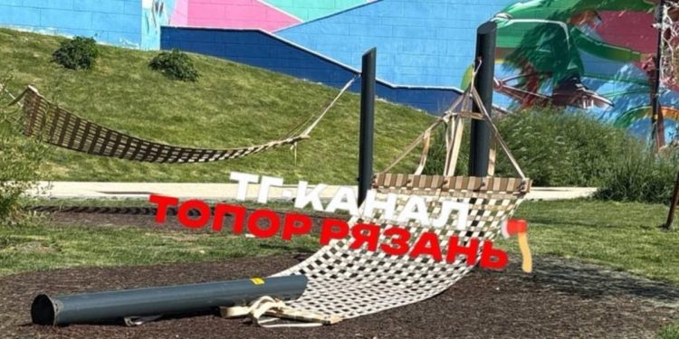 В центре Рязани вновь сломали гамаки