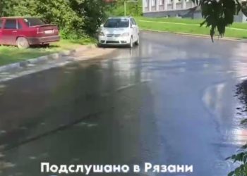 В Рязани улице Чернышевского прорвало канализацию В Рязани улице Чернышевского прорвало канализацию