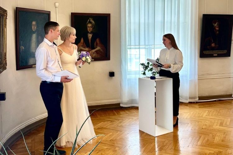 Рязанцы заключили брак в музее имени Пожалостина