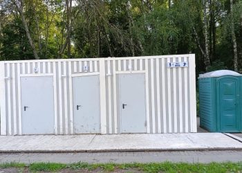 Рязанцы остались недовольны неработающими туалетами около Орехового озера Рязанцы остались недовольны неработающими туалетами около Орехового озера