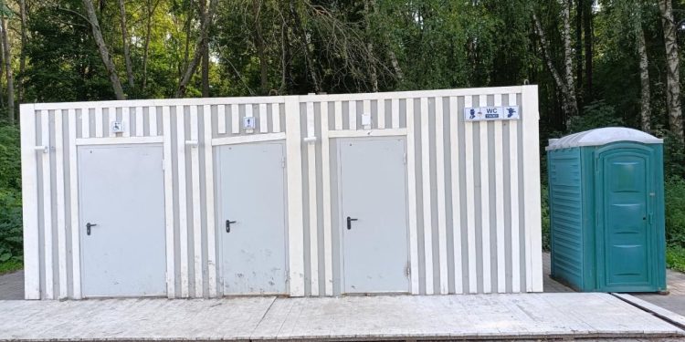 Рязанцы остались недовольны неработающими туалетами около Орехового озера