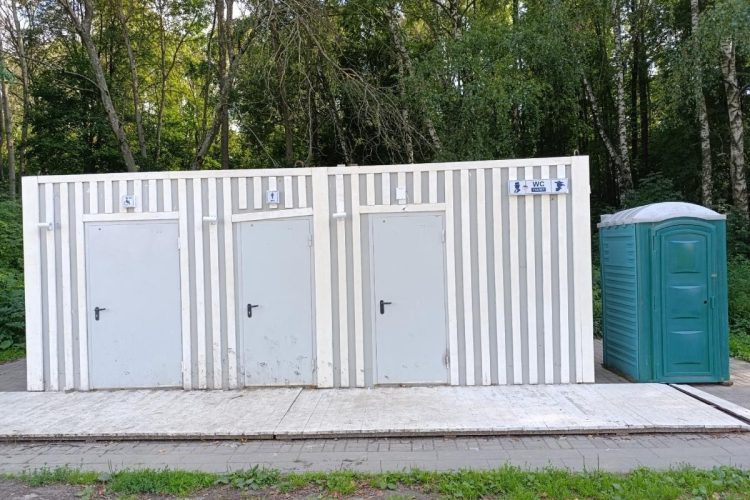 Рязанцы остались недовольны неработающими туалетами около Орехового озера