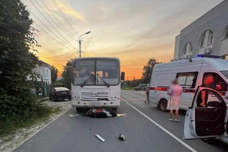 В рязанском Касимове подростки на мотоциклах попали под колеса автобуса, есть пострадавший