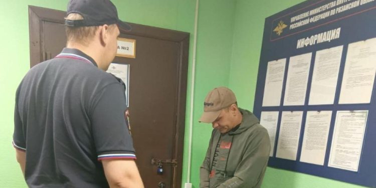 Рязанские полицейские депортировали из России 4 мигрантов-нарушителей